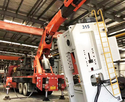 王下乡提升工作效率，选择优质折臂吊租赁服务