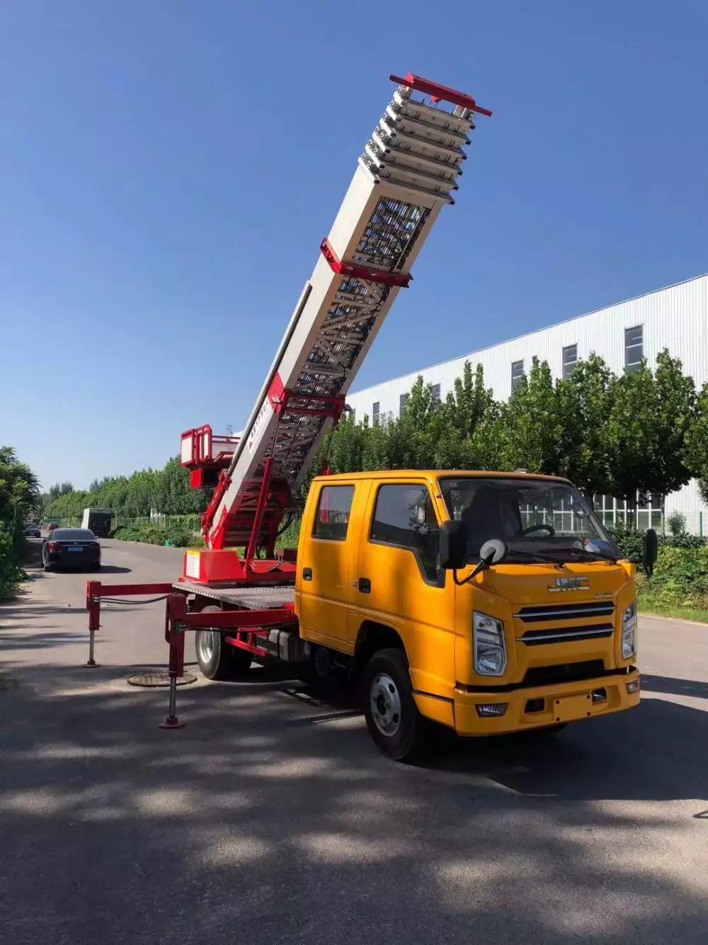 王下乡附近的云梯车出租服务：轻松解决高空作业需求