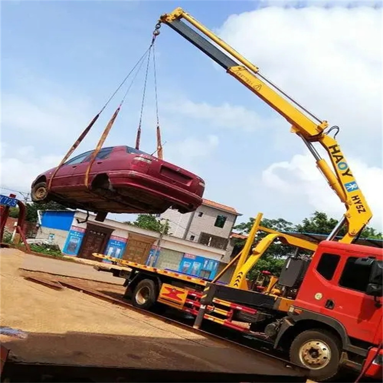 王下乡吊车吊汽车的正确方法